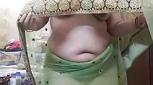 indian bhabi teasing her hubby in net saree