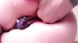 fingering tiny pinkish bulls eye